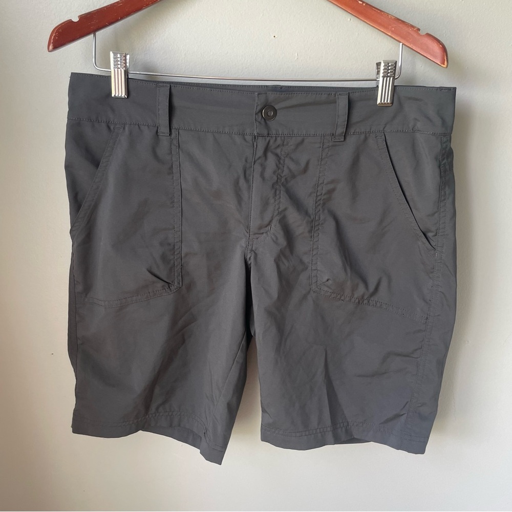 Columbia Women 4 Gray‎ Omni-Shield Advanced Repellency Shorts